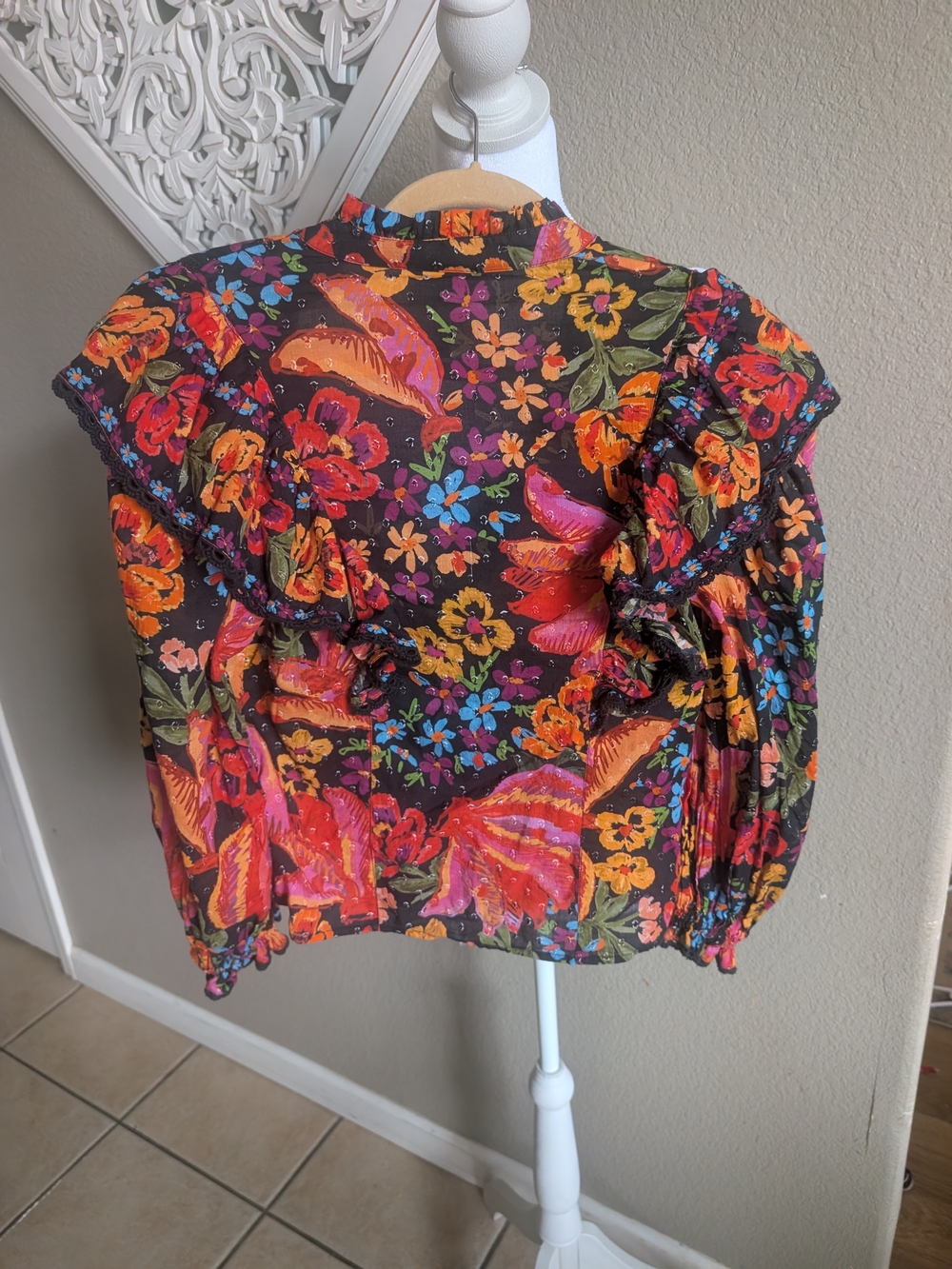 FARM Rio Black Multi-Color Floral Ruffle Blouse - Picture 2 of 4